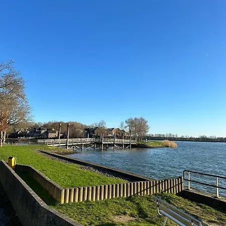 Aan De Maas Apartament *