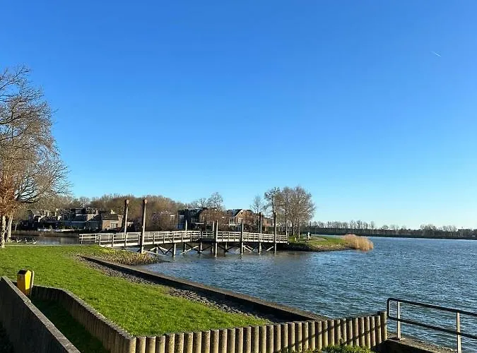 Aan De Maas Apartment *