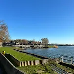 Aan De Maas アパート *
